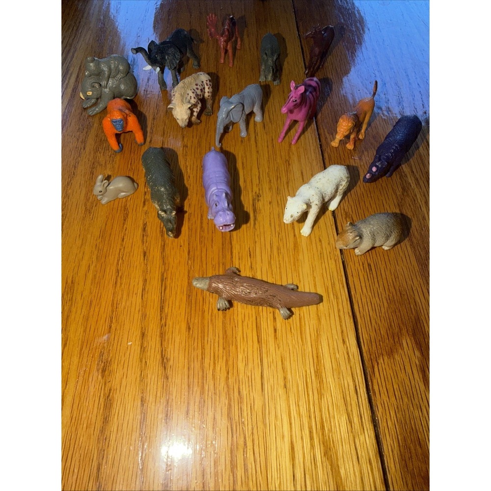 Lot Of Small Plastic Safari Zoo Wildlife Figures 17 Total All Colors And Species